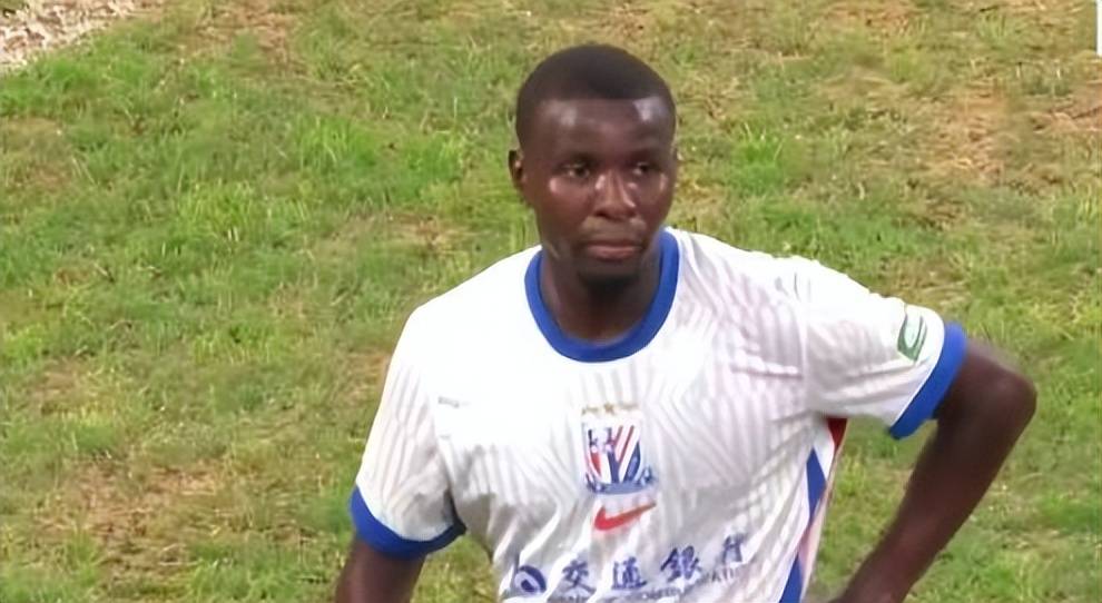 申花打算放路易斯离队,留队弊大于利,非要留队只能舍弃阿马杜 (图4) 申花打算放路易斯离队,留队弊大于利,非要留队只能舍弃阿马杜 (图4)