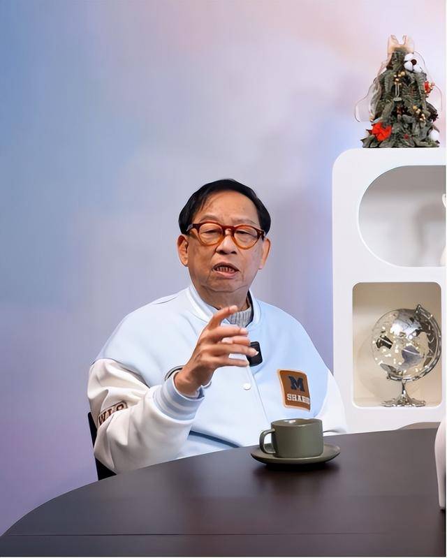 香港知名男星受病魔折磨,讲话上气不接下气,拼命工作养啃老儿子 (图2) 香港知名男星受病魔折磨,讲话上气不接下气,拼命工作养啃老儿子 (图2)