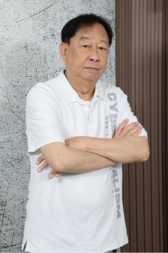 香港知名男星受病魔折磨,讲话上气不接下气,拼命工作养啃老儿子 (图1) 香港知名男星受病魔折磨,讲话上气不接下气,拼命工作养啃老儿子 (图1)