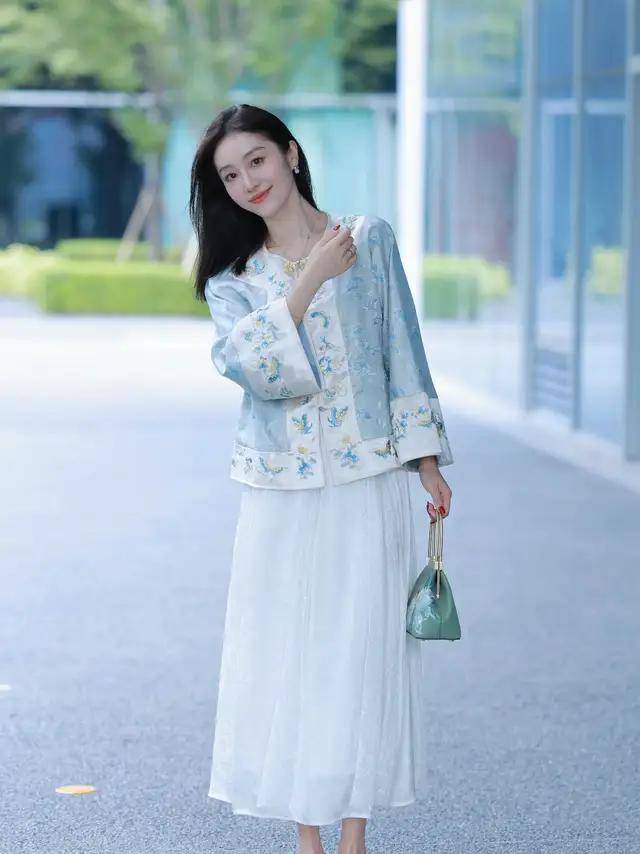 “陈乔恩”新穿法火出圈：新中式外套+半身裙，松弛洋气又减龄！(图24)