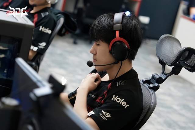 德杯第二阶段关键战，BLG豪华战舰首秀，IG新阵容练兵！(图4)