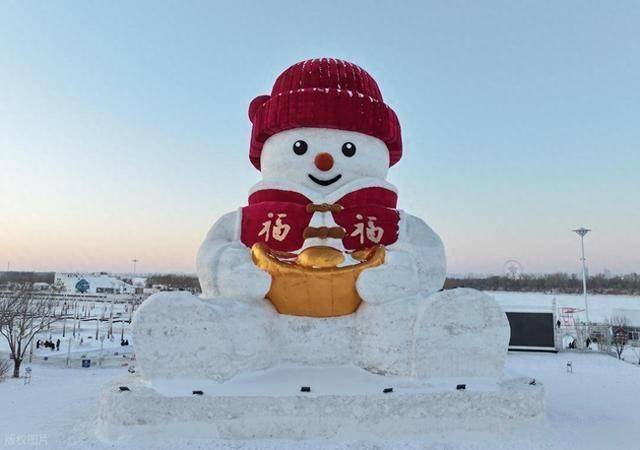 26米福娃雪人刷屏！挖出来的冰雪顶流，藏着冷资源变热经济的密码 (图1)