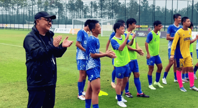 董路自称做青训不图赚钱，愿免费把足球小将送人，高调言论引发热议 (图1)