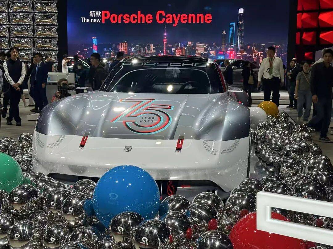 保时捷中国致歉！郑州4S店疑闭店“跑路”，40万粉丝账号设私密(图1)