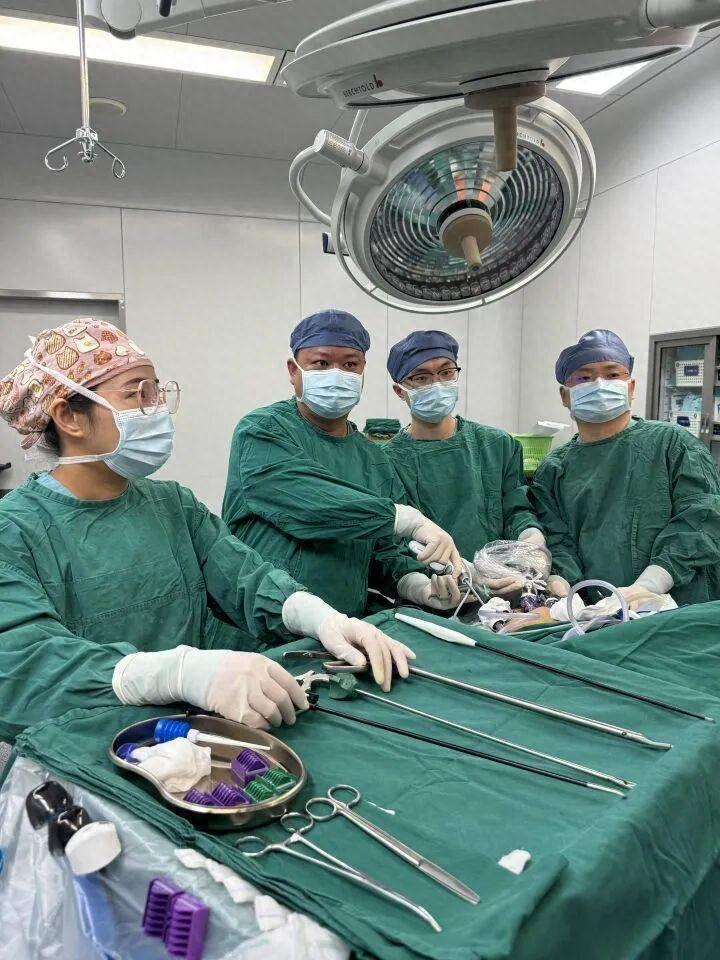 42岁男子洗澡摸到一块突起 竟是20厘米巨瘤!(图1)