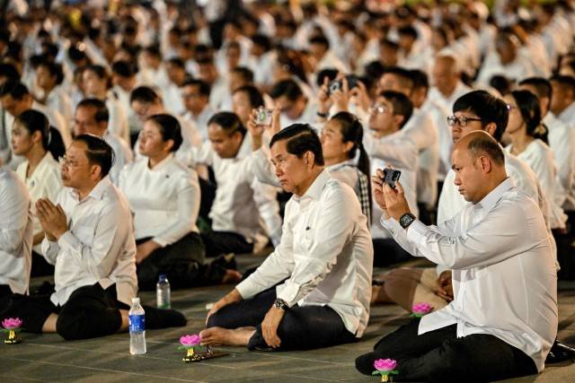 人间百味,共赴新岁:跨年钟声里的世界 (图7) 人间百味,共赴新岁:跨年钟声里的世界 (图7)