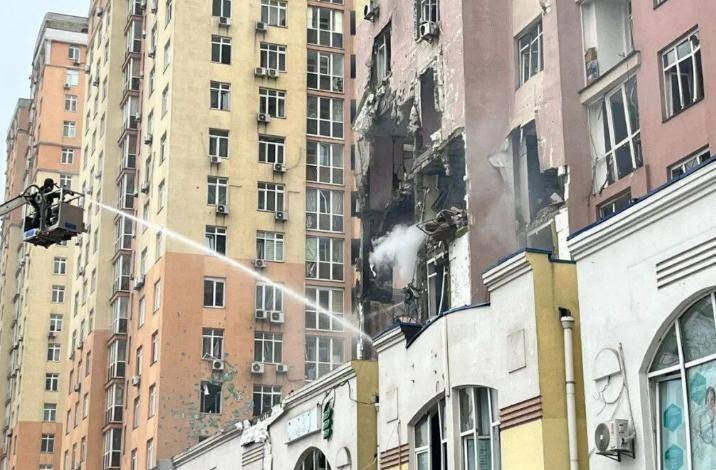 战斗彻底告终,断水断粮两个月,乌军排着队一起向俄军投降 (图4) 战斗彻底告终,断水断粮两个月,乌军排着队一起向俄军投降 (图4)