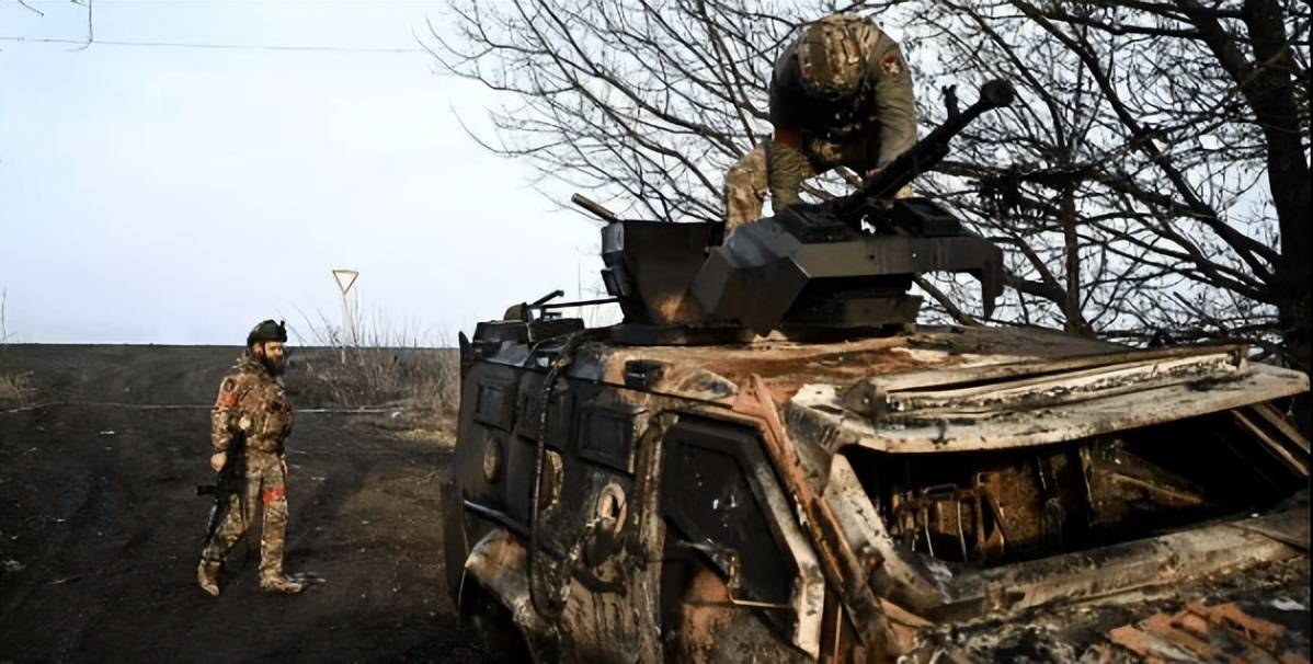 战斗彻底告终,断水断粮两个月,乌军排着队一起向俄军投降 (图5) 战斗彻底告终,断水断粮两个月,乌军排着队一起向俄军投降 (图5)