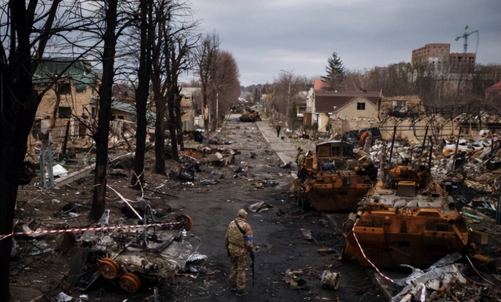 战斗彻底告终,断水断粮两个月,乌军排着队一起向俄军投降 (图10) 战斗彻底告终,断水断粮两个月,乌军排着队一起向俄军投降 (图10)