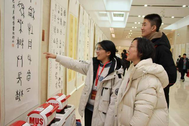 全国青少年甲骨文书法作品邀请展开幕 (图4)