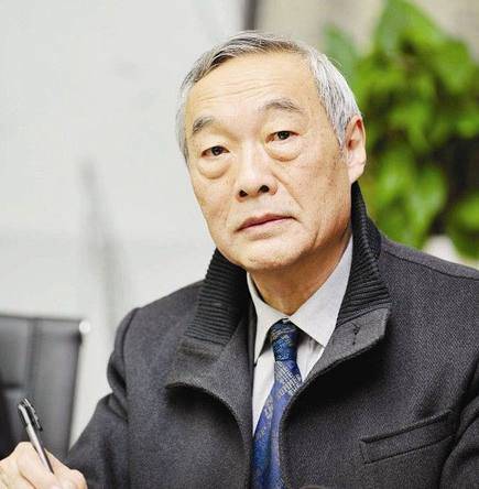 他是徐悲鸿唯一学画的儿子，也擅长画马，却曾被父亲警告不要画画 (图2)