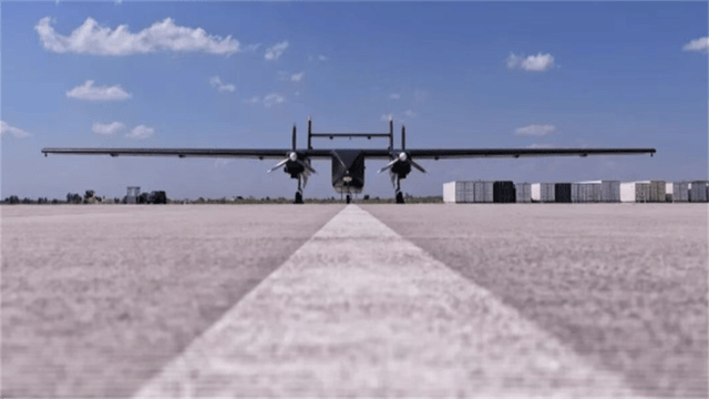 威慑印军！中国“大家伙”冲上8000米高空 (图1)