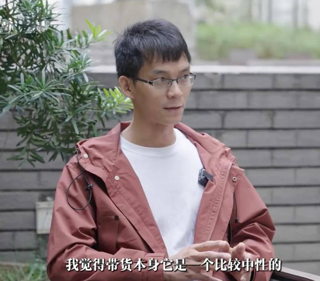 走出循环，拥抱错位人生，16次高考后唐尚珺在直播间自救 (图6)