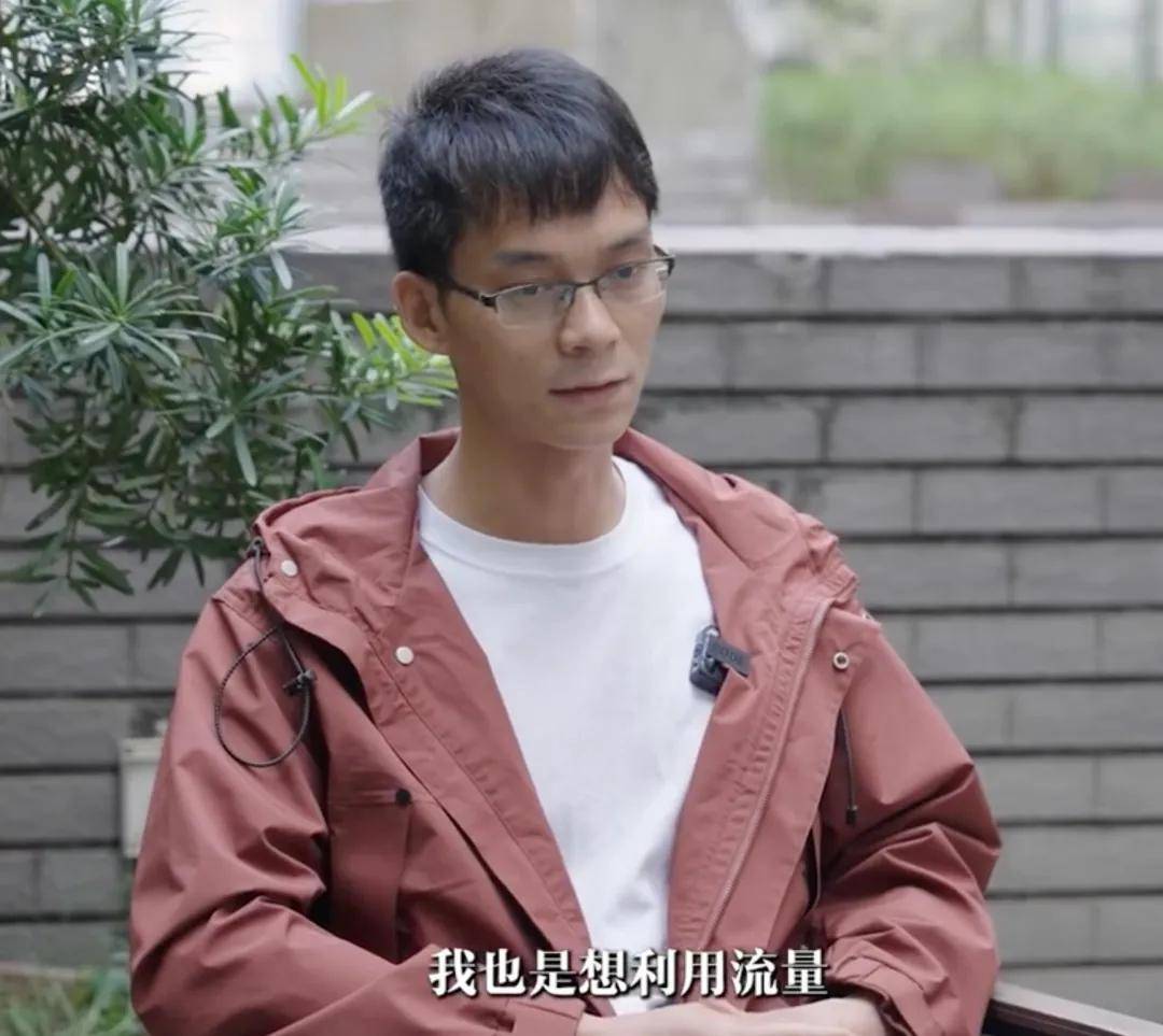 走出循环，拥抱错位人生，16次高考后唐尚珺在直播间自救 (图5)