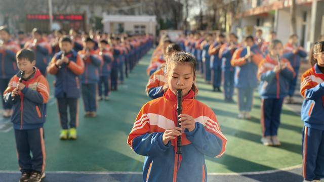 安阳市梅东路小学千人齐奏竖笛展示燃动冬日 (图3)