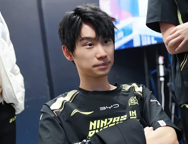 LOL世界冠军转型了？Doinb玩刀塔2太投入，直播透露不打LOL原因(图1)