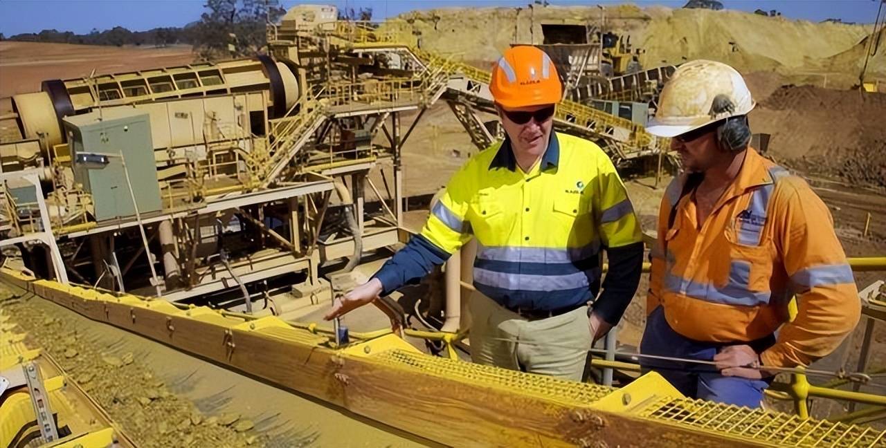 特朗普笑了，冤大头终于出现：一年后，稀土会多到用不完 (图2)