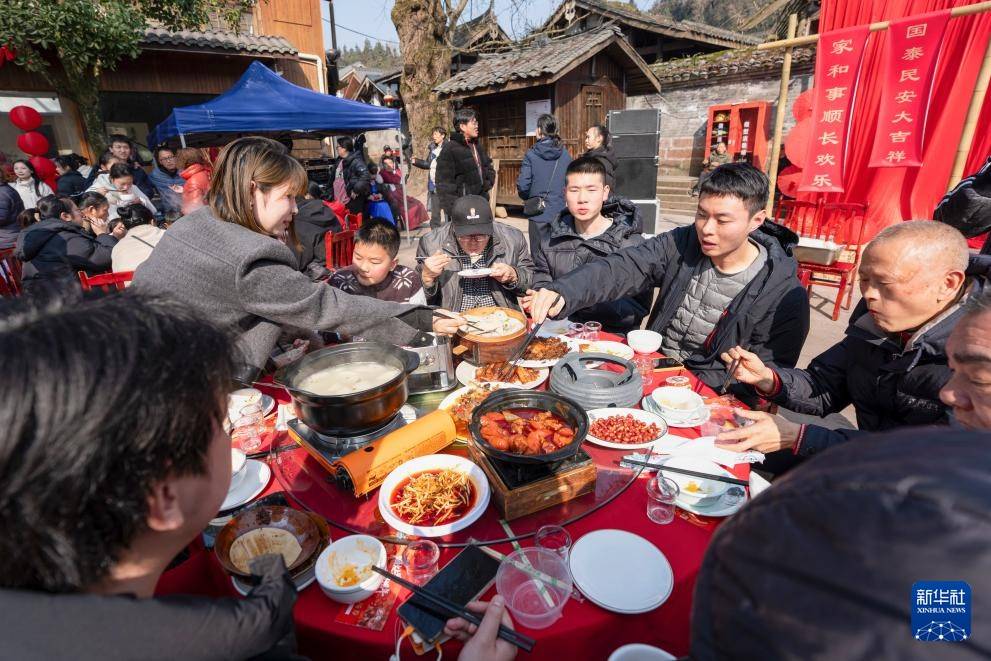 四川雅安：传统民俗迎新年 (图4)