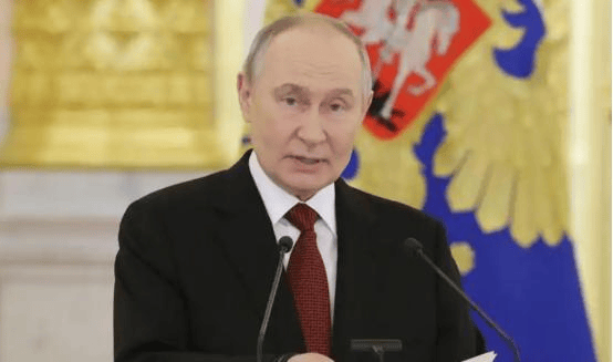 局势危险，普京要求加快和谈，泽连斯基任期延长，特朗普态度变了 (图1)