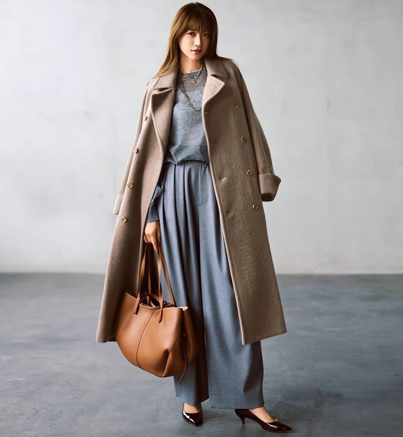 难怪都在穿“大衣+阔腿裤”，简约日常，一种搭配能穿出N种时髦 (图6)