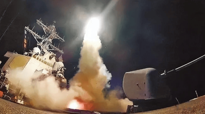 俄军重启轰炸用上“3吨重弹头”！FAB3000滑翔弹首秀，300米内无人生还 (图3)