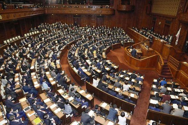 基本锁定胜局后，高市早苗不演了，准备建立“日军”：请大家让我修宪 (图3)