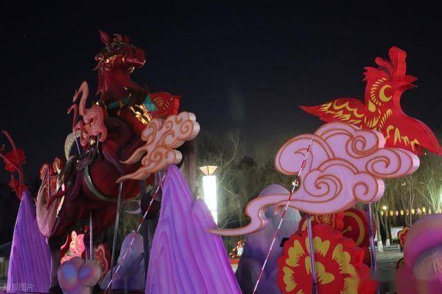 马踏光影越雄关!嘉峪关这场新春灯会,藏着丝路千年的文化密码 (图16) 马踏光影越雄关!嘉峪关这场新春灯会,藏着丝路千年的文化密码 (图16)