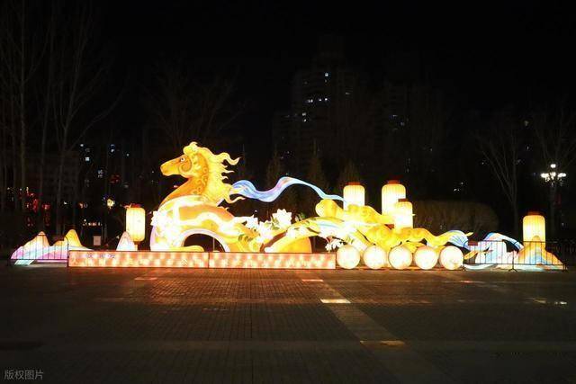 马踏光影越雄关!嘉峪关这场新春灯会,藏着丝路千年的文化密码 (图14) 马踏光影越雄关!嘉峪关这场新春灯会,藏着丝路千年的文化密码 (图14)