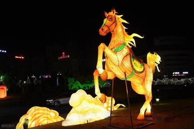 马踏光影越雄关!嘉峪关这场新春灯会,藏着丝路千年的文化密码 (图12) 马踏光影越雄关!嘉峪关这场新春灯会,藏着丝路千年的文化密码 (图12)