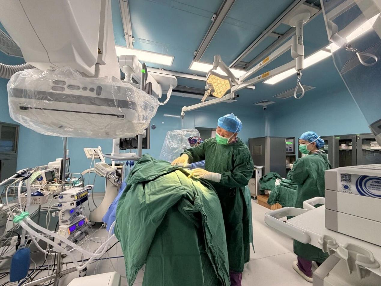 16岁少年眼眶插入8厘米树枝 医院多学科团队接力救治转危为安(图2) 16岁少年眼眶插入8厘米树枝 医院多学科团队接力救治转危为安(图2)