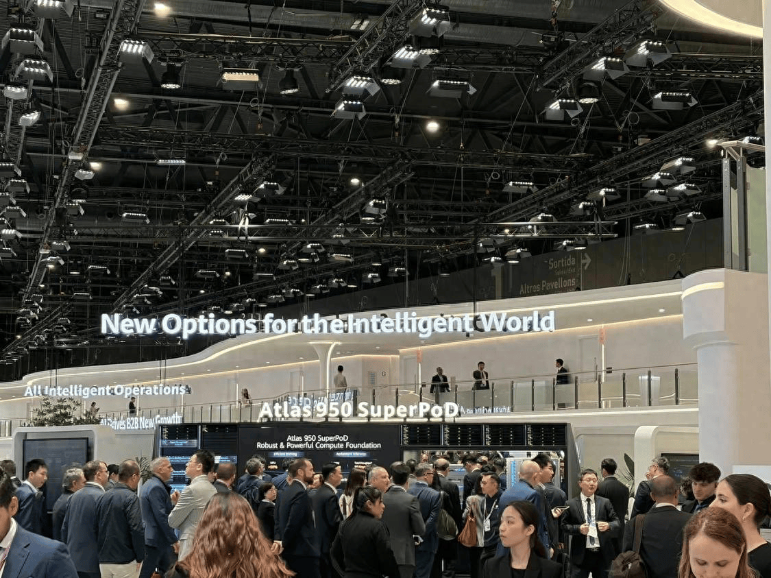 华为扔出“王炸”，英伟达彻底慌了？性能超H20近3倍，打破垄断！ (图4)