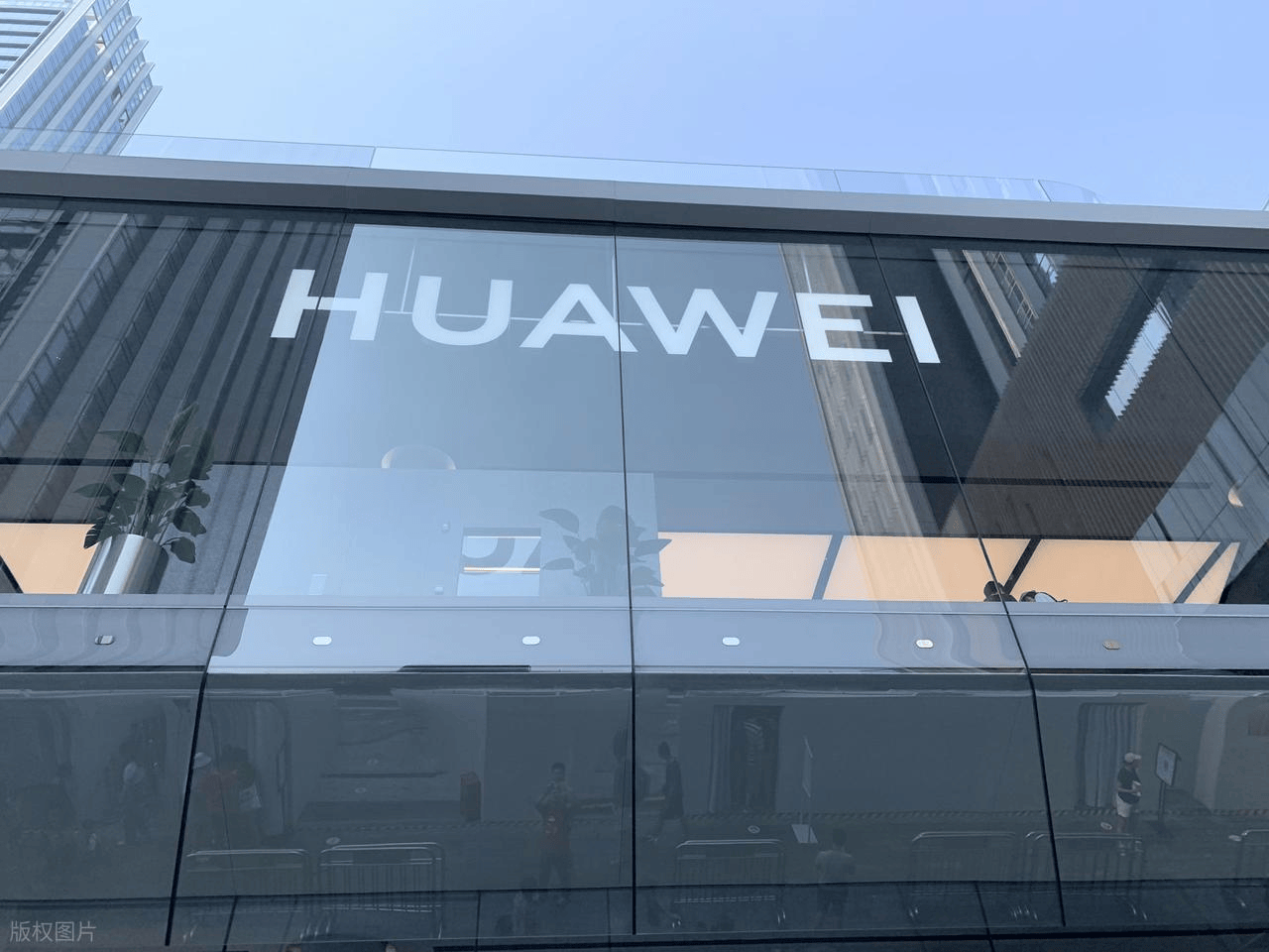 华为扔出“王炸”，英伟达彻底慌了？性能超H20近3倍，打破垄断！ (图7)