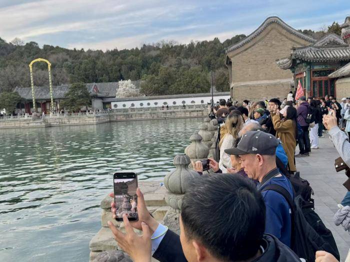 颐和园暮色动人，游客定格落日美景 (图4)