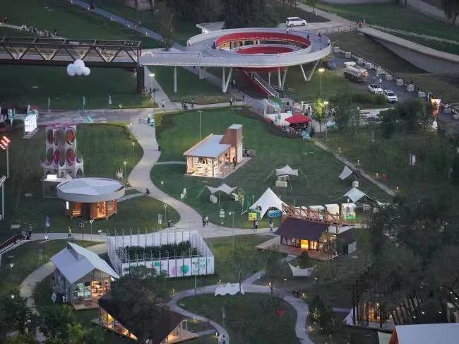 首钢园“会展小镇”9月前亮相，30个重点项目推动“两园一河”建设 (图2)