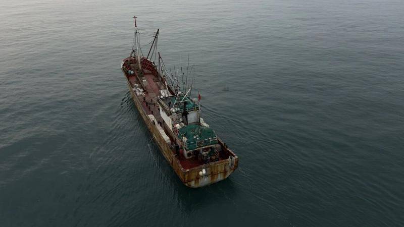 渔民海上作业时脚部骨折，东海救助局出动直升机救助送医 (图1)