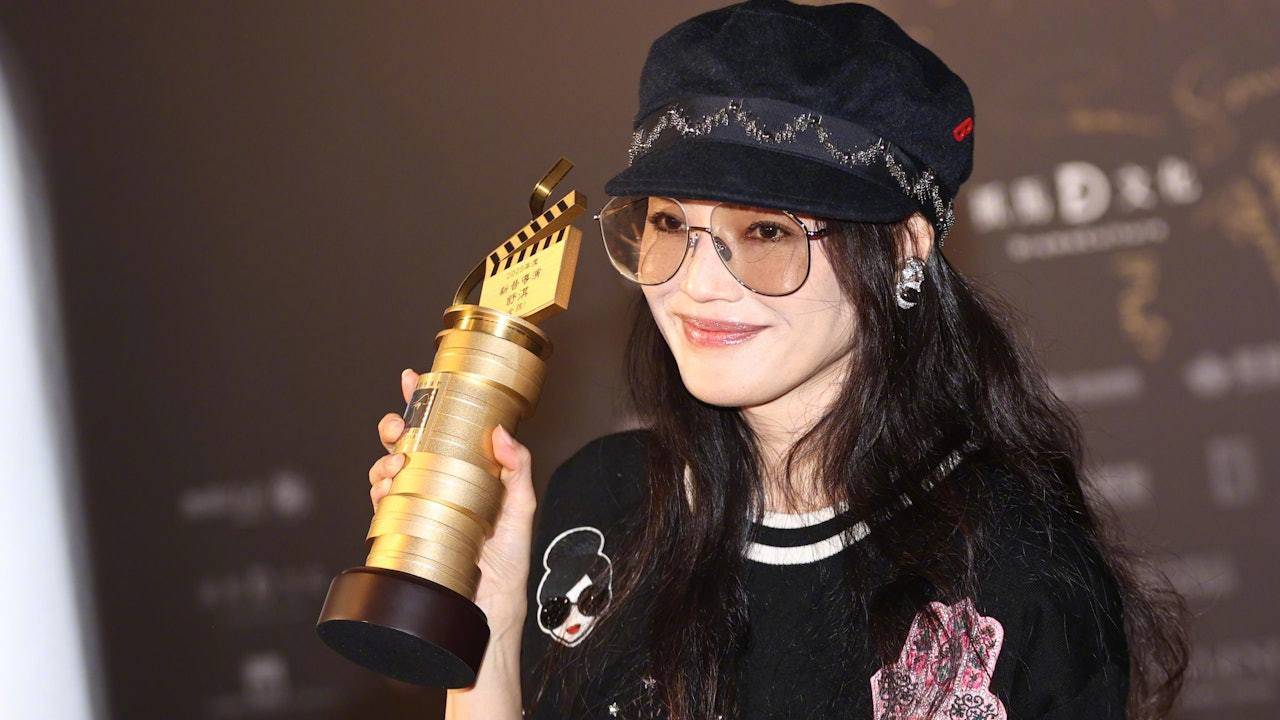 香港电影导演会年度大奖揭晓 舒淇拿下新晋导演,梁家辉廖子妤分获得最佳男女主角 (图1) 002plbUply1ibgvzw8b02j60zk0k0gns02.jpg