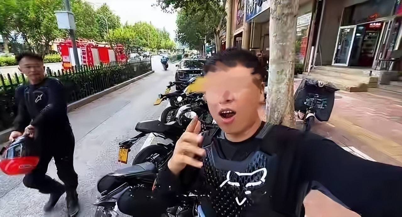 35岁机车网红“黄油腻”意外去世，生前多次预警风险，终一语成谶(图1)