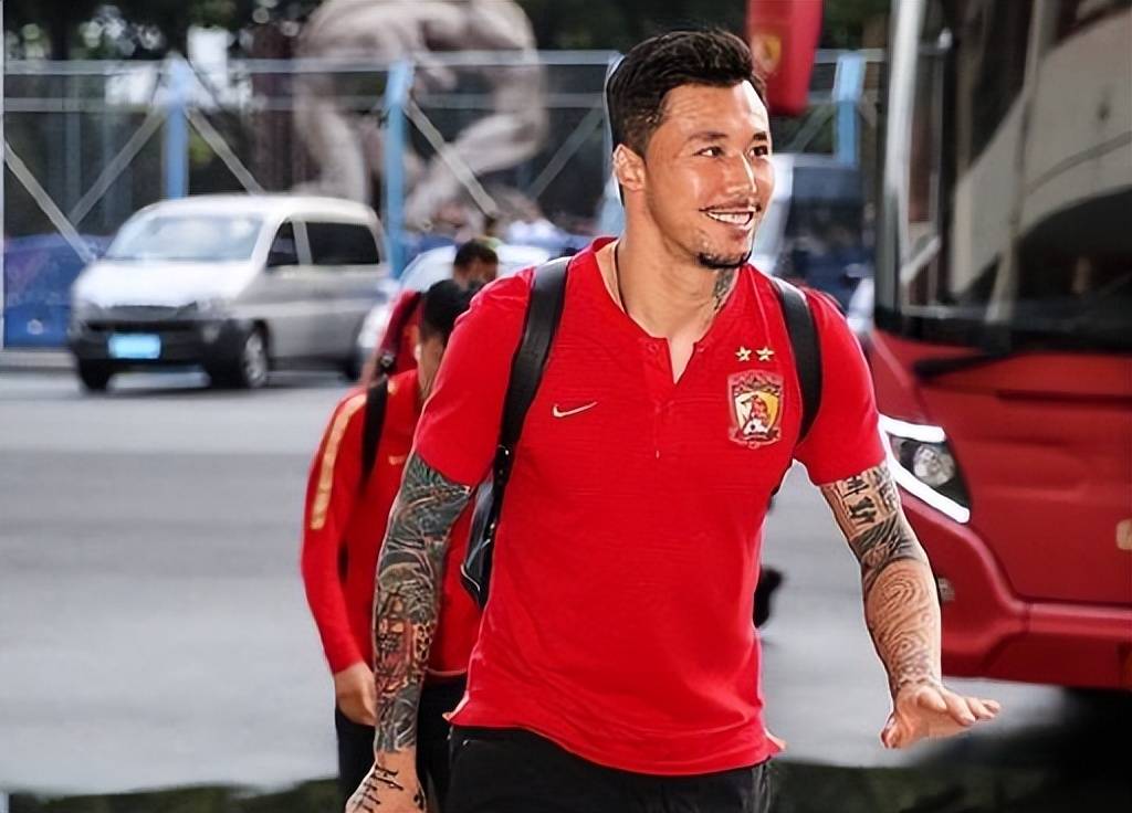 4轮仅替补出场1次，昔日国足后防领袖惨遭穆帅冷落，沦为中超鸡肋 (图3)