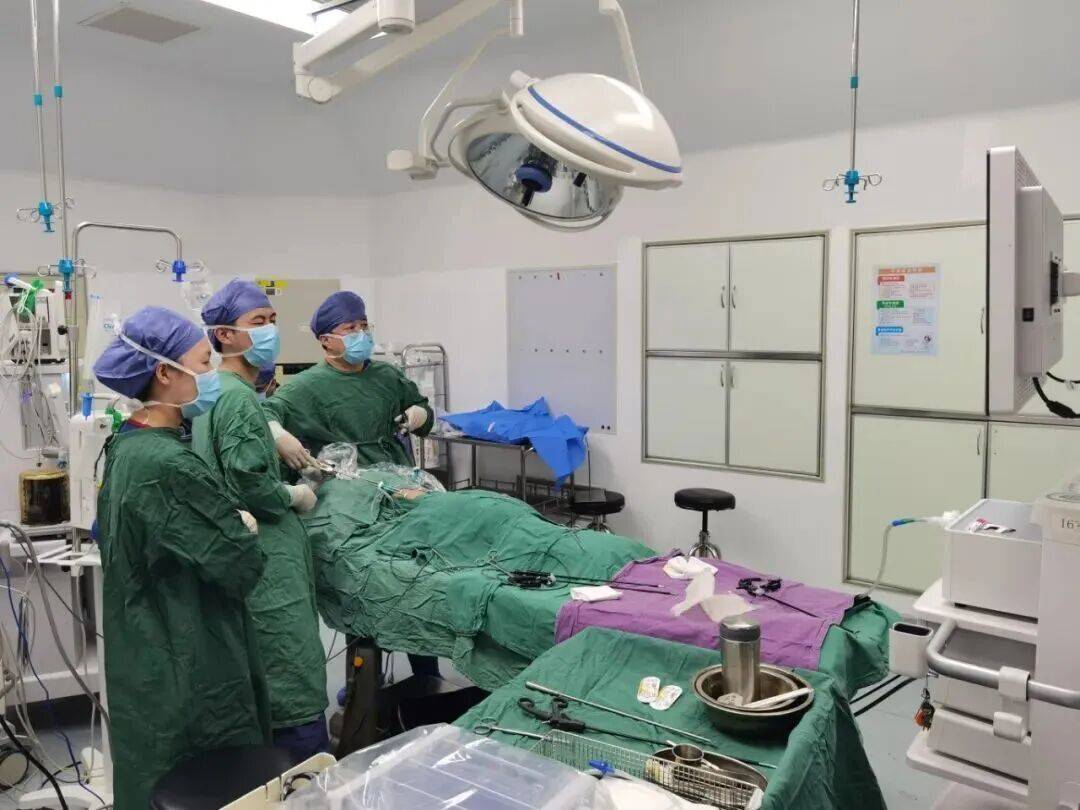 1岁娃反复咳嗽10天，医生：肺都快被肠子“挤没了”！(图1)